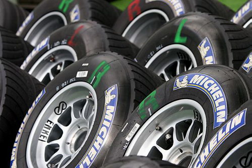 輪胎風(fēng)波 米其林輪胎安全問(wèn)題或致F1正賽取消，普利司通表示服從安排